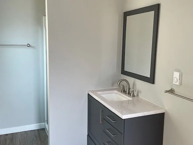 Farrah Apartments: 1 & 2 Bedroom Renovated Units — Photo 43