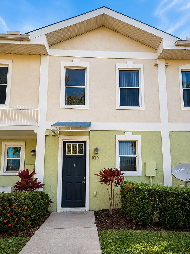 Beautiful 2-Bedroom Townhome with Resort-Style Amenities in the Heart of Kissimmee! — Photo 2