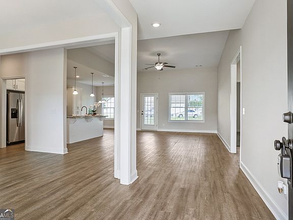 4th image of 225 Alcovy Cir