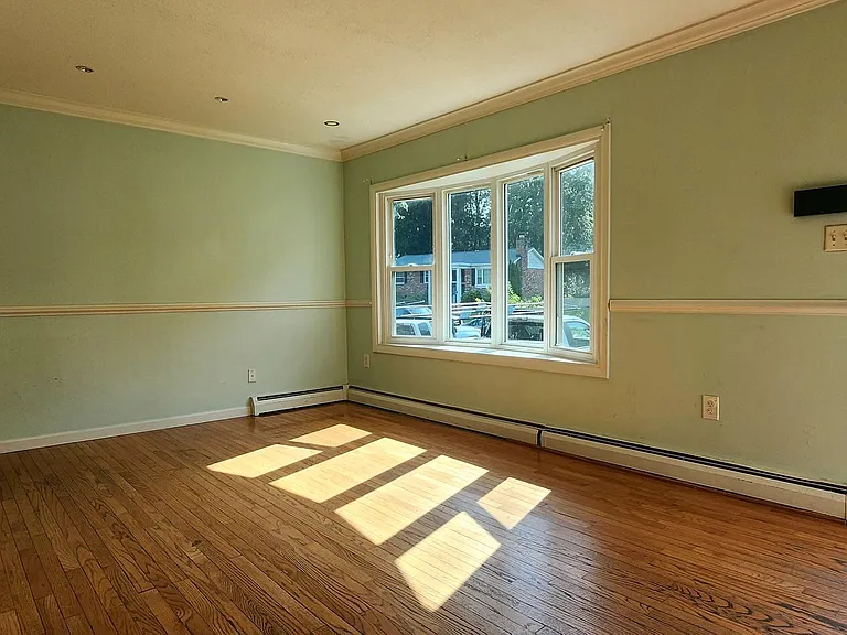 13821 Gilbert Rd #UPPER LEVEL — Photo 3