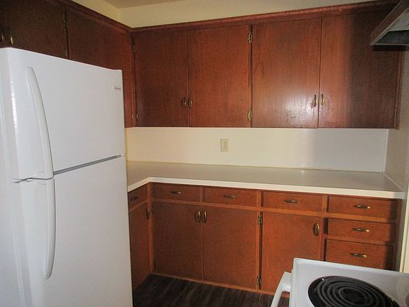 2nd image of 205 1/2 W 6th St