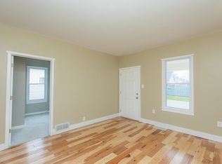 307 S East St, Fenton, MI 48430