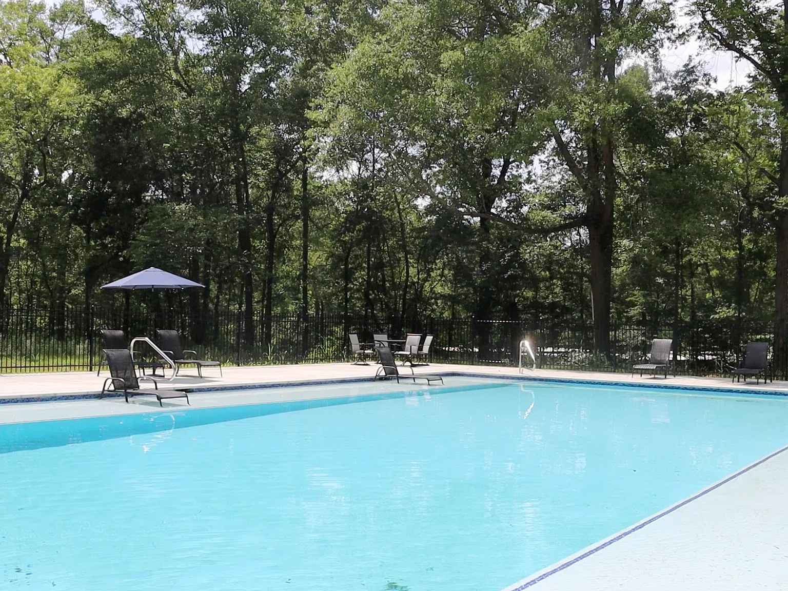 3 bed, 1200 sqft, $1,350 — Photo 2