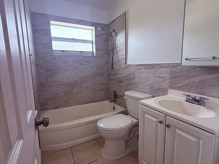 17031 NE 21st Ave — Photo 5