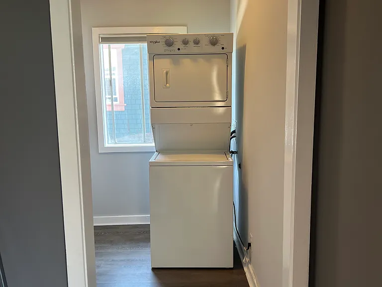 1442 W 27th St #3 — Photo 5