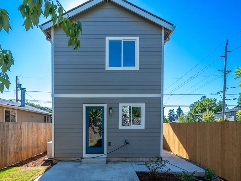 8838 N Drummond Ave — Photo 3