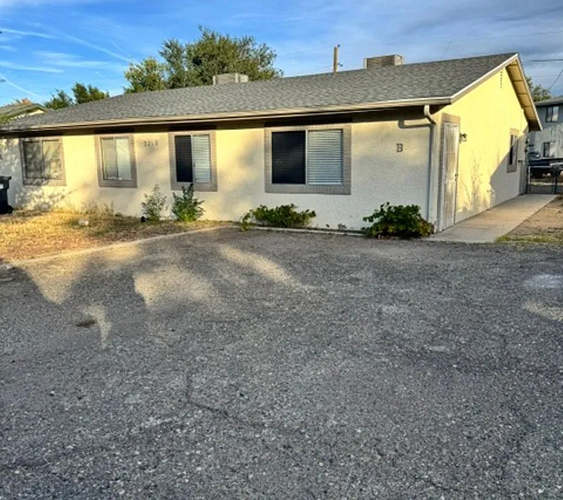 3215 N Corrine Dr
