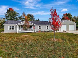 1141 E 32nd Rd, Cadillac, MI 49601