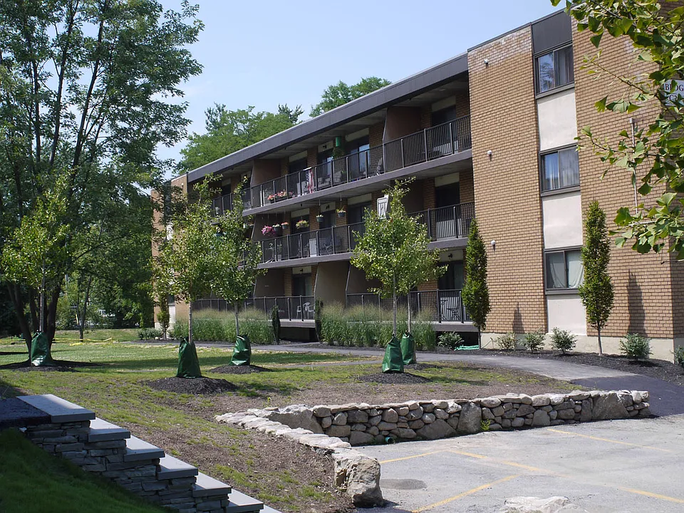 Country Club Apartments