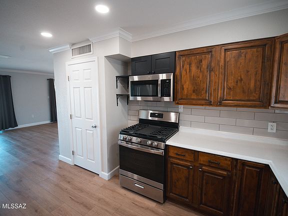 5th image of 3140 W 8th St