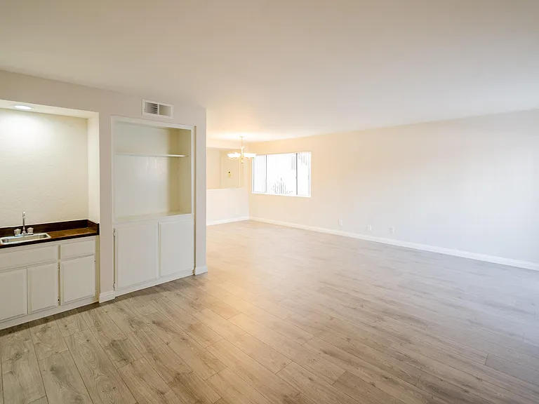 946 W 220th St #116 — Photo 12