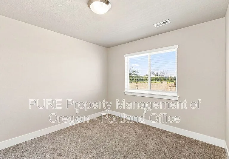 582 NE Alderwood Dr — Photo 27