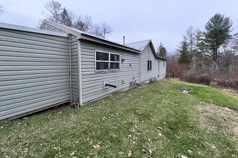3rd image of 1427 North Road