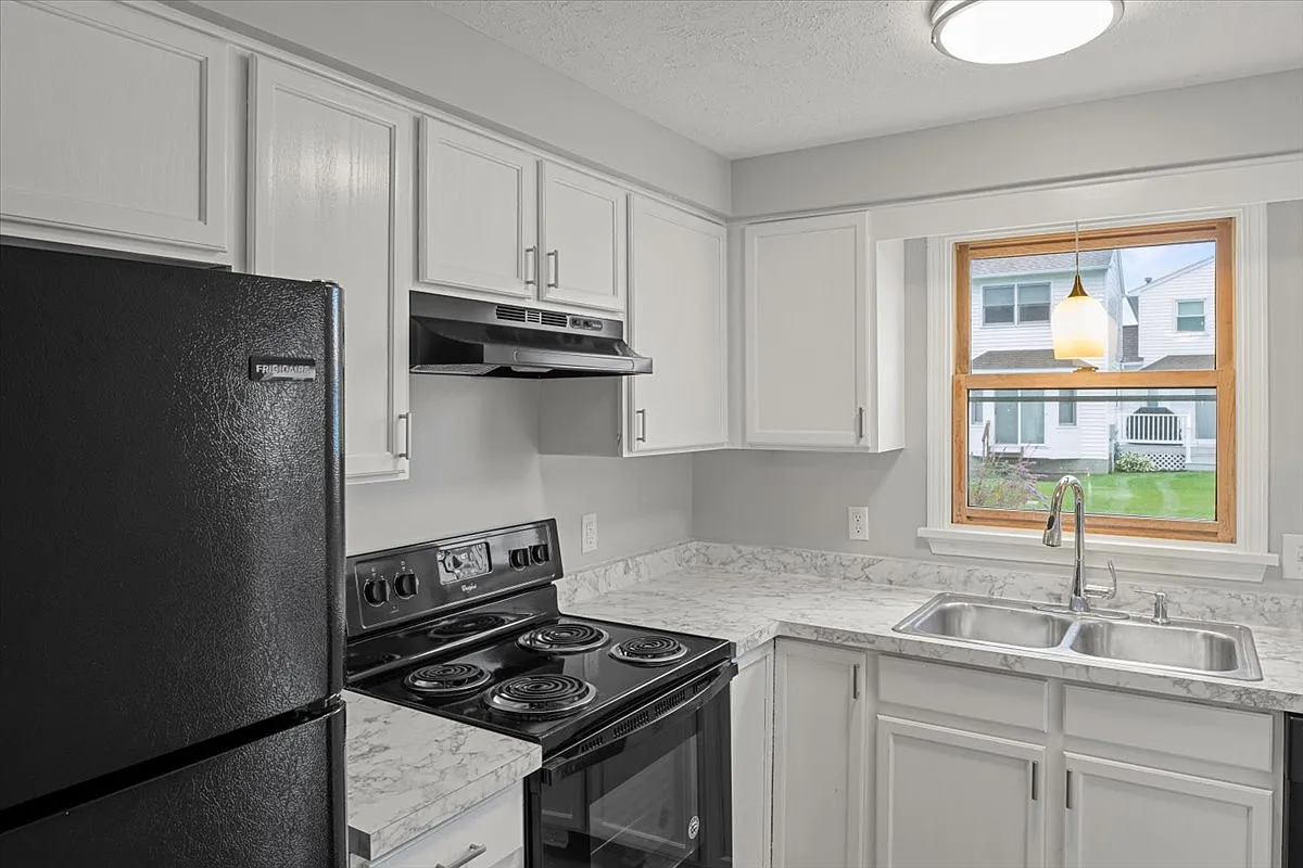 2 bed, 1.5 bath, 1200 sqft, $2,295 — Photo 3