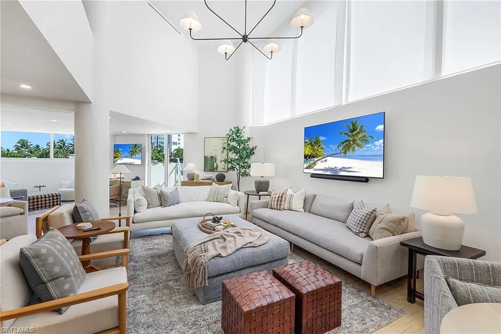 3 bed, 3.5 bath, 3125 sqft, $30,000 — Photo 1