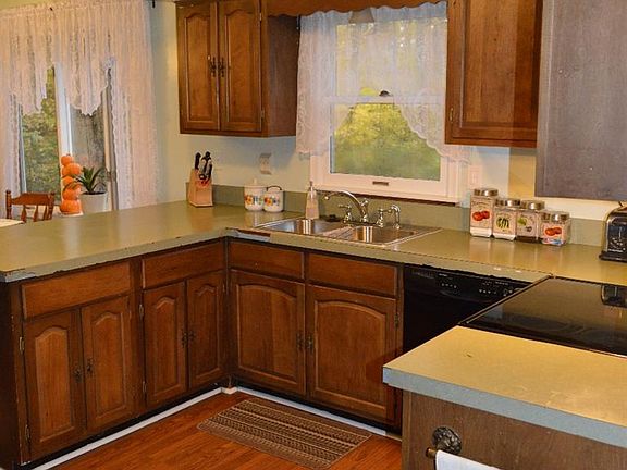 3rd image of 2267 Belle Meade Dr