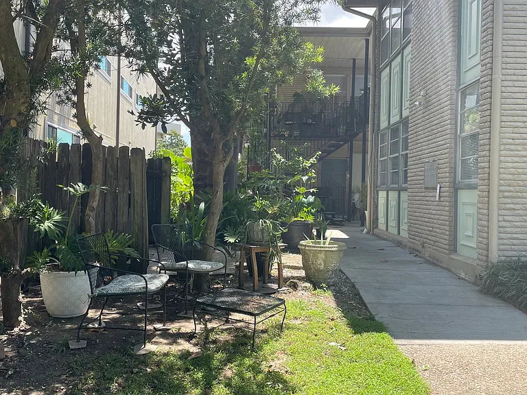 300 Jewel St #2 — Photo 1