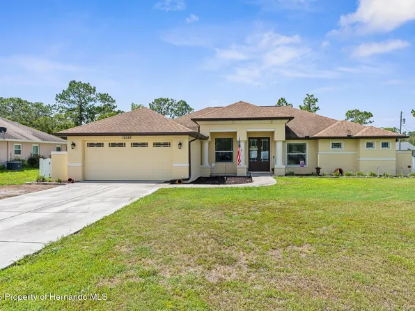 12026 Penguin Ave, Weeki Wachee, FL 34614