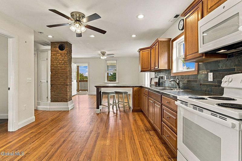 4th image of 24 Dubuque Street
