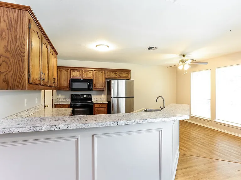 704 Brookhaven Dr — Photo 7