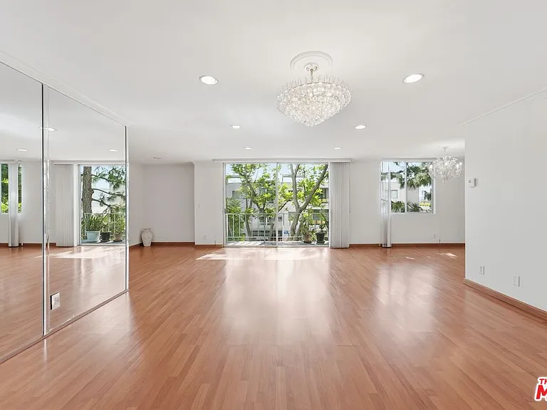 100 S Doheny Dr #213 — Photo 18