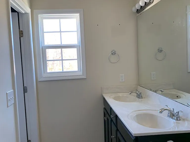215 Phoenix Blvd NW — Photo 11