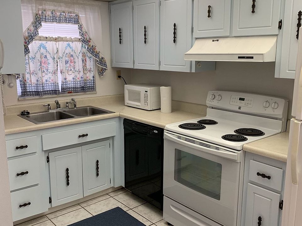 1st image of 2513 Country Club Dr