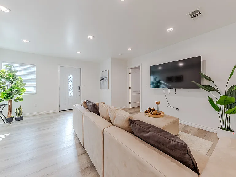 834 Bilton Way — Photo 7