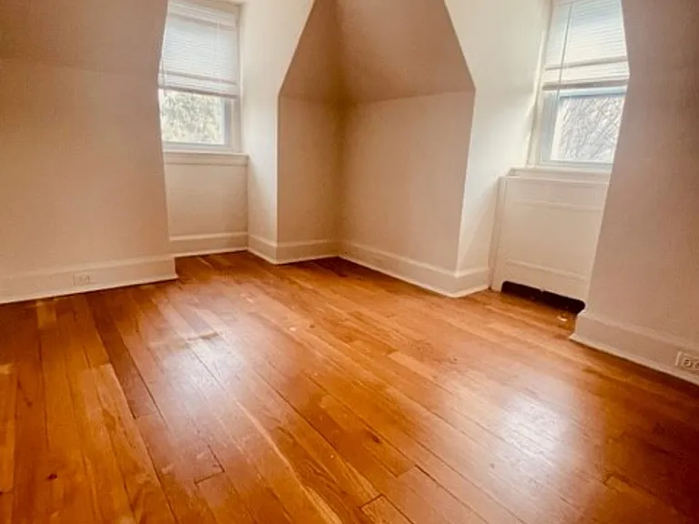 500 Manor House Ln — Photo 15