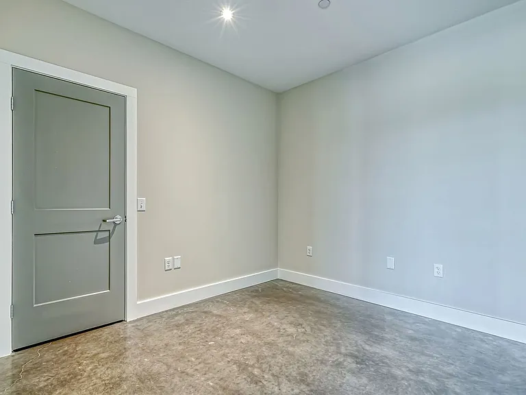 323 Taughannock Blvd — Photo 50