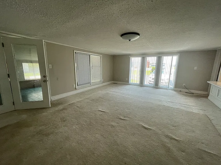 289 S Williams St — Photo 13