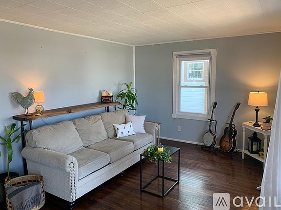 3rd image of 2165 Crawford St