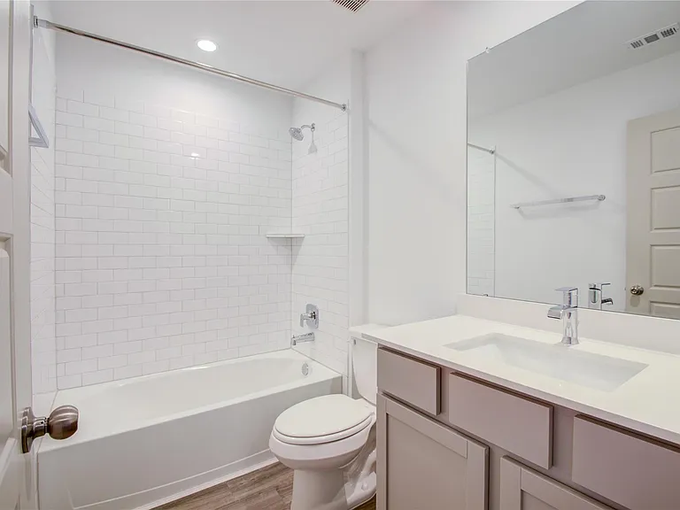 7911 Murciana Dr — Photo 9