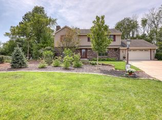 N82W16159 Pine Tree Ct, Menomonee Falls, WI 53051