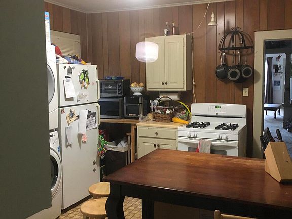 4th image of 109 East St