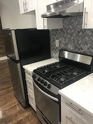 Rented by Salon Realty Corp | media 8