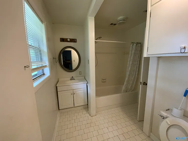 3310 Village Dr SW — Photo 6