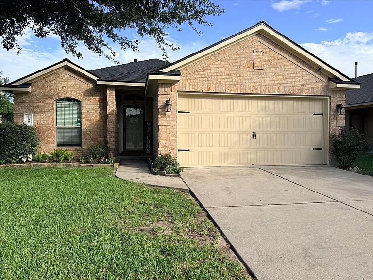 1807 Emerson Ridge Dr — Photo 2