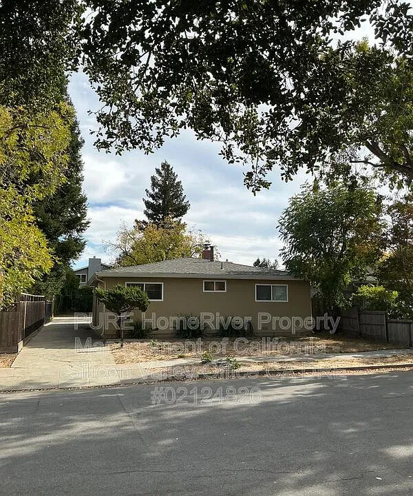 1723 Rosemary Ln