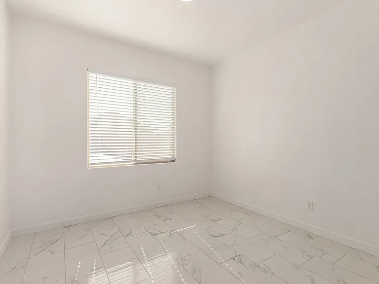24409 W Sheraton Ln — Photo 34