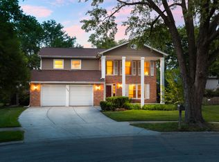 1386 Old Dominion Ct, Naperville, IL 60540