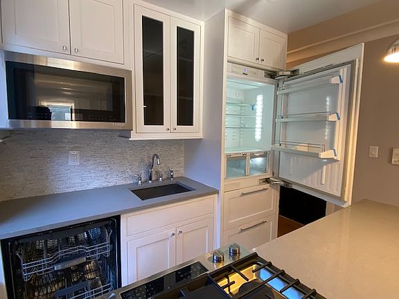 5th image of 244 E 13th St APT 28