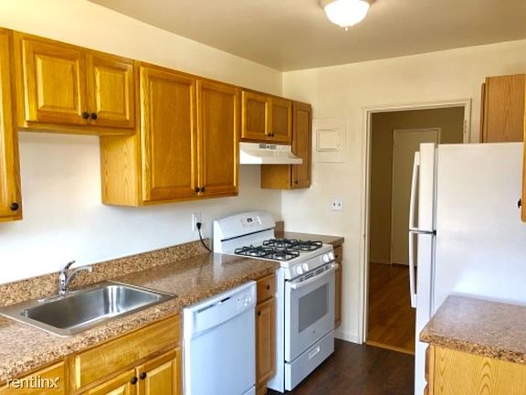 5th image of 70 Croton Ave