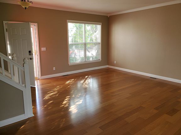 5th image of 11970 Meadowood Ln