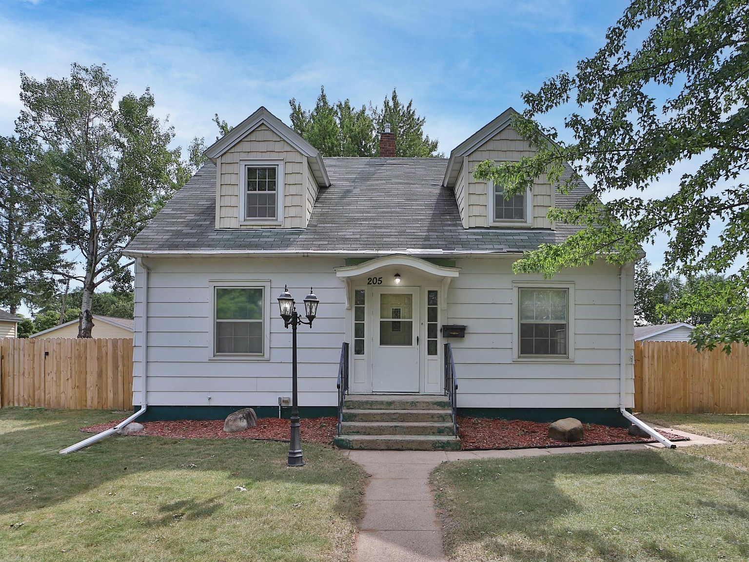 205 4th St SW, Little Falls, MN 56345 Zillow