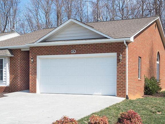 2nd image of 24 Stoneridge Ln