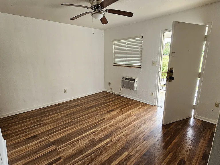 140 W Palmer Ave #4 — Photo 8