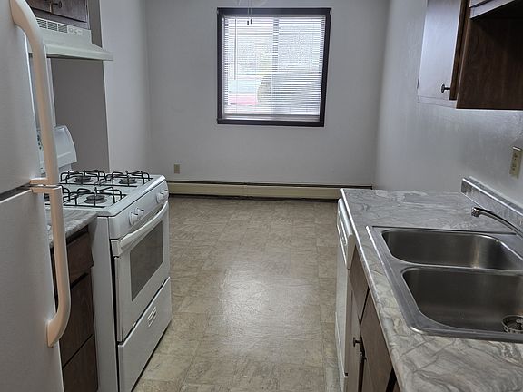 2nd image of 713 Stratford Dr E APT 6