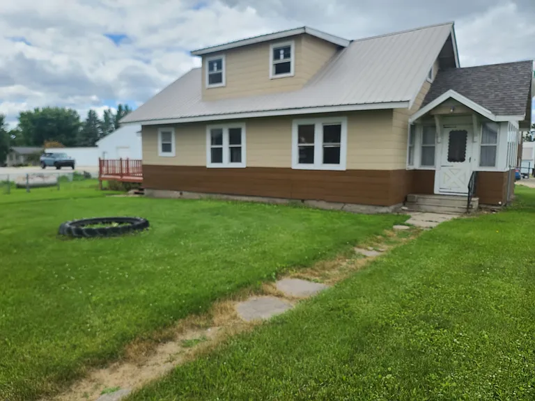1113 Highway 79 E — Photo 2