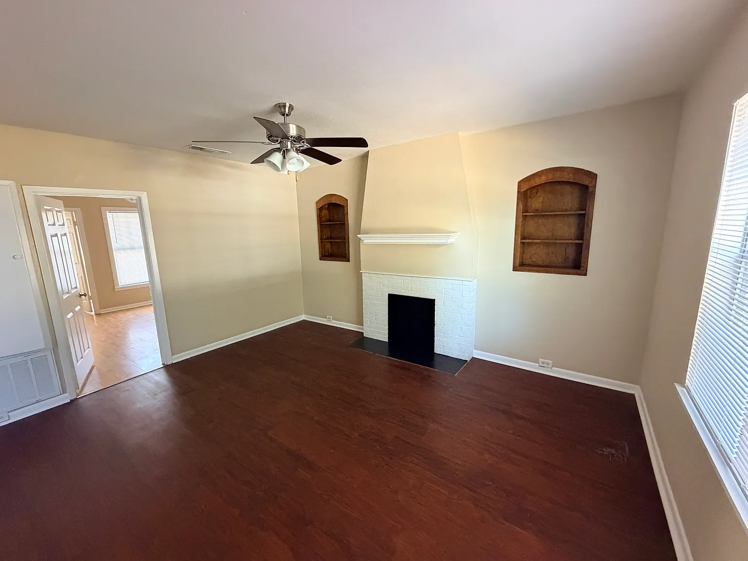 2 bed, 830 sqft, $850 — Photo 3
